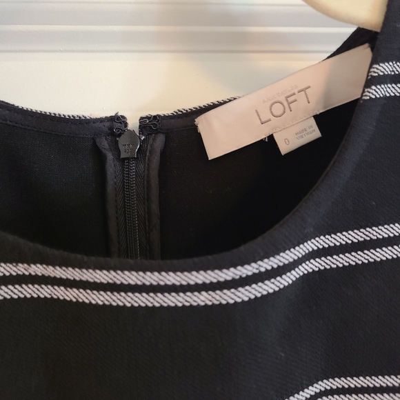 Loft ruffle shift dress - Picture 3 of 5